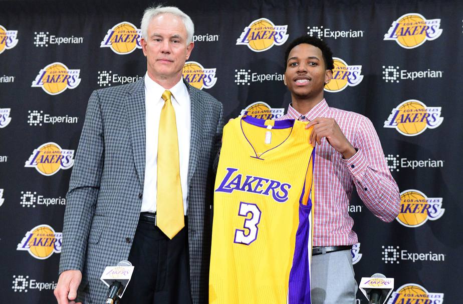 Kupchak con Anthony Brown. Reuters